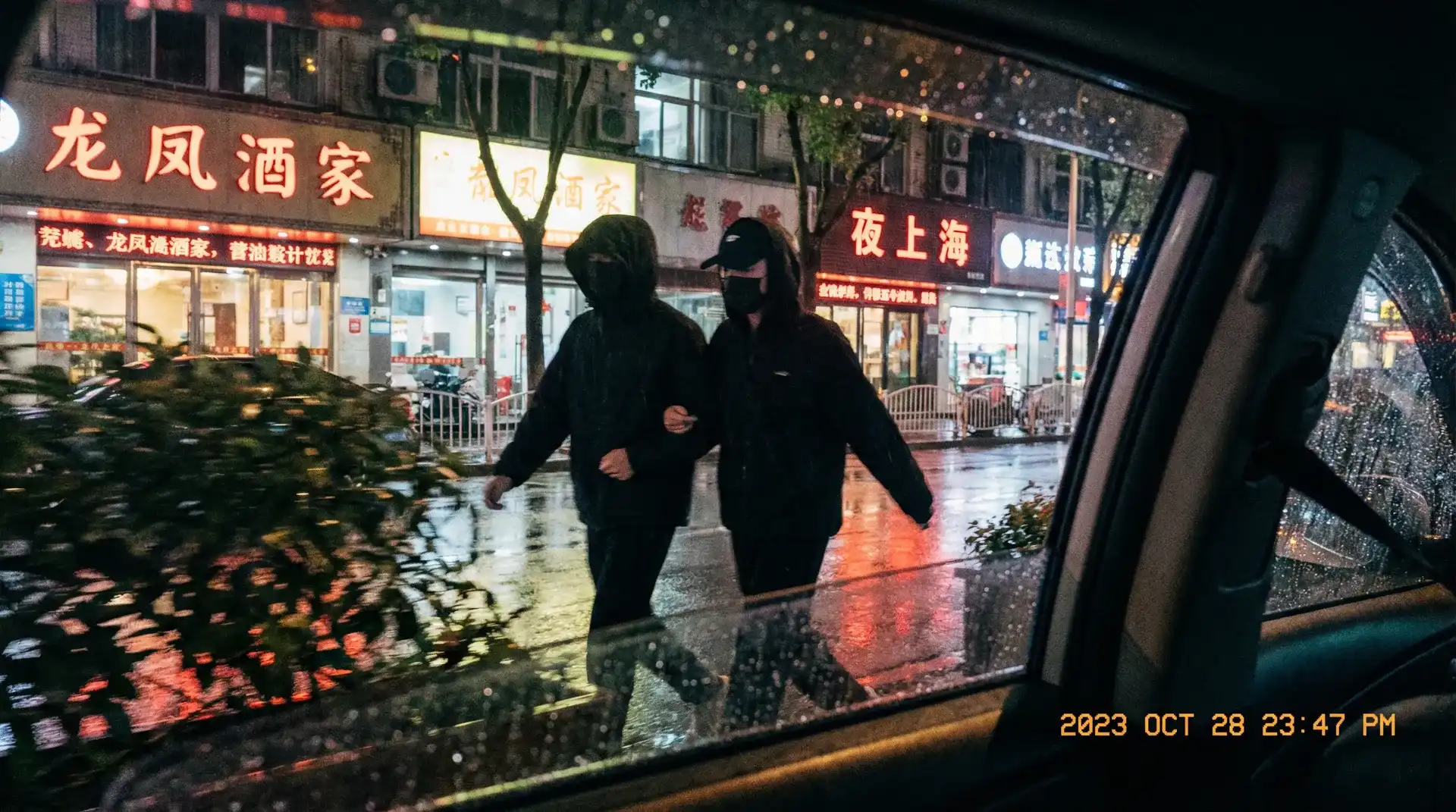 搜狐体育网址 - 顶流明星深夜密会现场抓拍照片